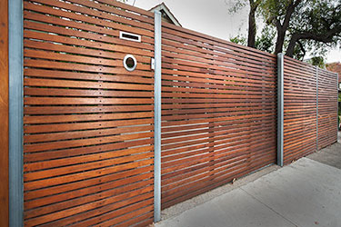 Horizontal board driveway sliding gate